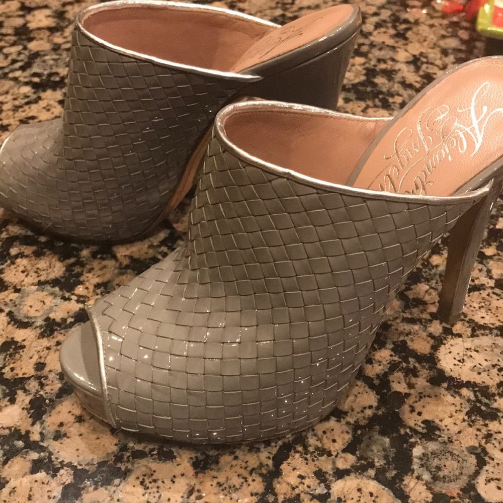 Opened toed  heel